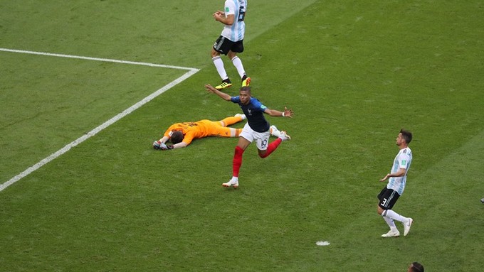 Niềm vui và khoảnh khắc sụp đổ của Messi