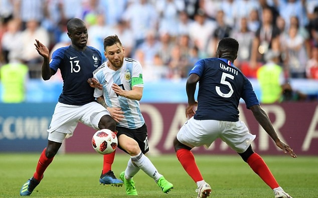 Argentina bị loại: Cái giá của sự lộn xộn và nhố nhăng