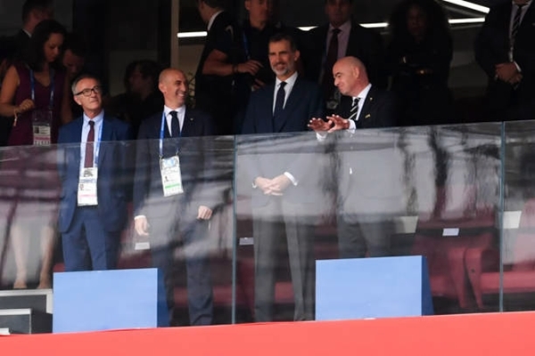 Nga thắng Tây Ban Nha trên chấm luân lưu