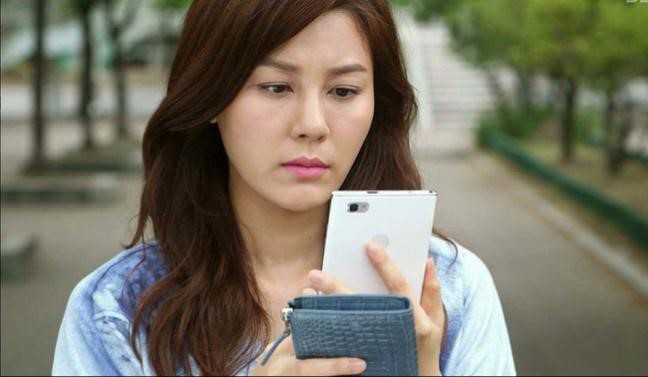 Gia đình đang hạnh phúc, vợ bỗng phát hiện chồng chụp ảnh hai bố con đăng lên mạng: Cần tìm mẹ cho con