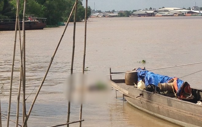 Gọi điện thoại báo gia đình thua độ World Cup rồi nhảy cầu Mỹ Thuận