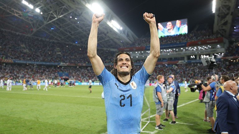 Uruguay nín thở với chấn thương của người hùng Cavani