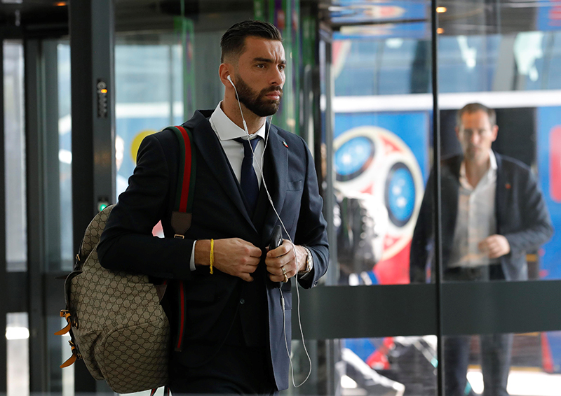 Ronaldo cùng đồng đội bảnh bao lên đường về nước