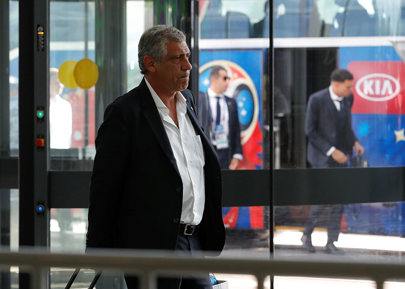 Ronaldo cùng đồng đội bảnh bao lên đường về nước