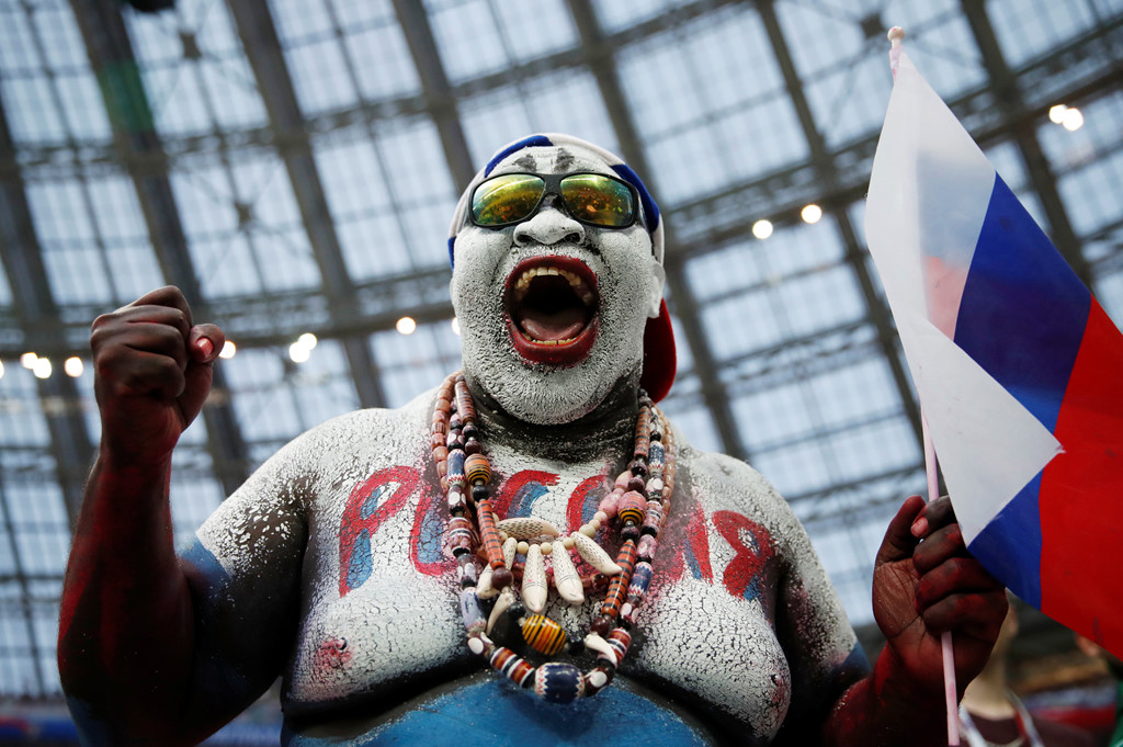 Cổ động viên trên khắp nước Nga ăn mừng chiến thắng lịch sử