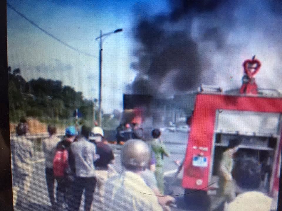 Lạng Sơn: Xe container bốc cháy rực đỏ trên quốc lộ 1A