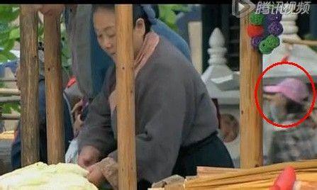 Sạn hài hước trong phim cổ trang: Thái thượng lão quân dùng Macbook, Vi Tiểu Bảo xài Iphone