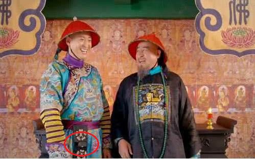 Sạn hài hước trong phim cổ trang: Thái thượng lão quân dùng Macbook, Vi Tiểu Bảo xài Iphone