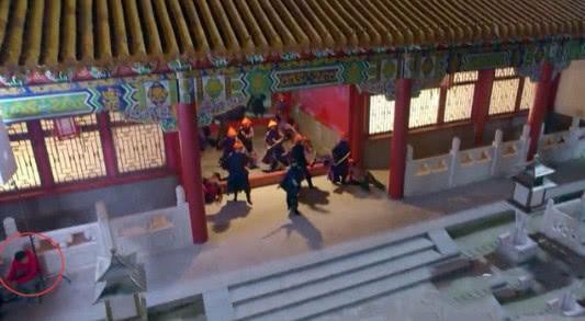 Sạn hài hước trong phim cổ trang: Thái thượng lão quân dùng Macbook, Vi Tiểu Bảo xài Iphone