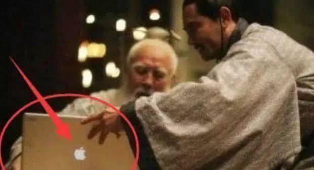 Sạn hài hước trong phim cổ trang: Thái thượng lão quân dùng Macbook, Vi Tiểu Bảo xài Iphone