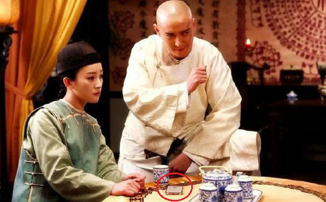 Sạn hài hước trong phim cổ trang: Thái thượng lão quân dùng Macbook, Vi Tiểu Bảo xài Iphone