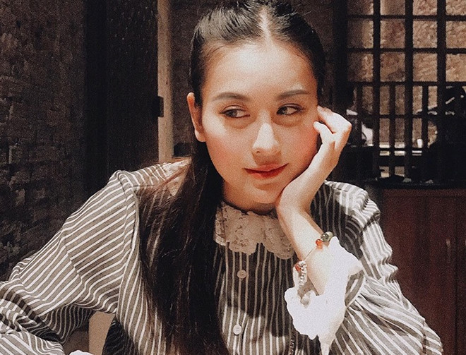 Hot girl Hà Lade gây tranh cãi khi đăng ảnh khoe vòng một táo bạo