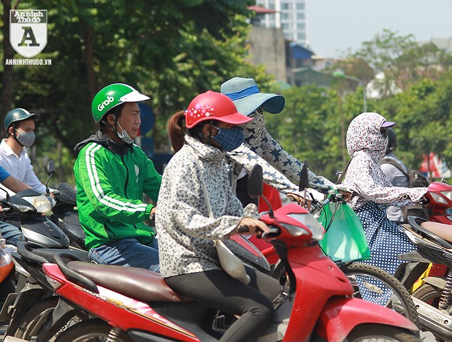 Nắng nóng kéo dài, lại lo nguy cơ tai nạn giao thông cho những ninja đi xe máy