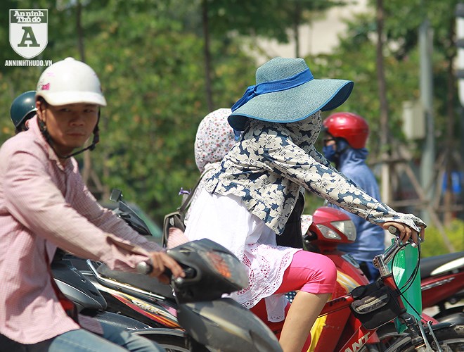 Nắng nóng kéo dài, lại lo nguy cơ tai nạn giao thông cho những ninja đi xe máy