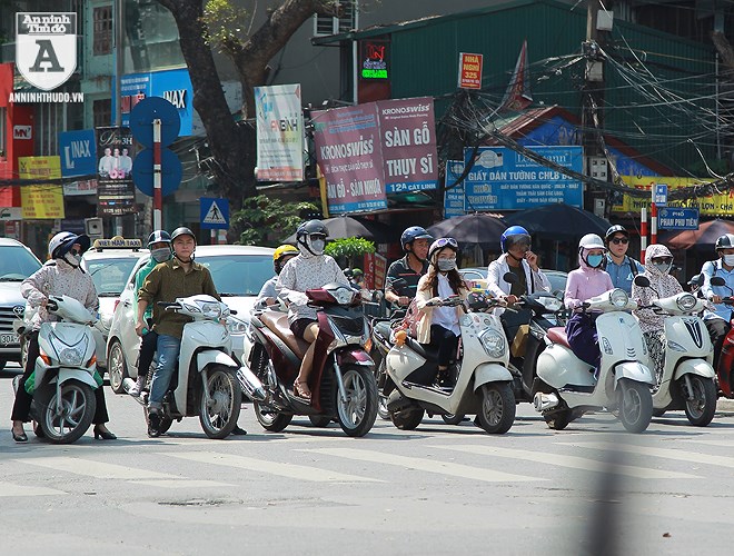 Nắng nóng kéo dài, lại lo nguy cơ tai nạn giao thông cho những ninja đi xe máy