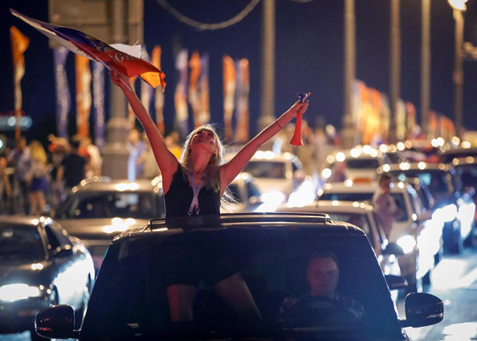 Người Nga mở tiệc thâu đêm mừng chiến thắng lịch sử tại World Cup