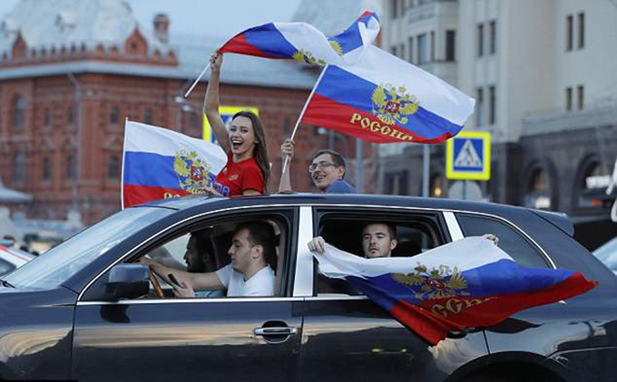 Người Nga mở tiệc thâu đêm mừng chiến thắng lịch sử tại World Cup