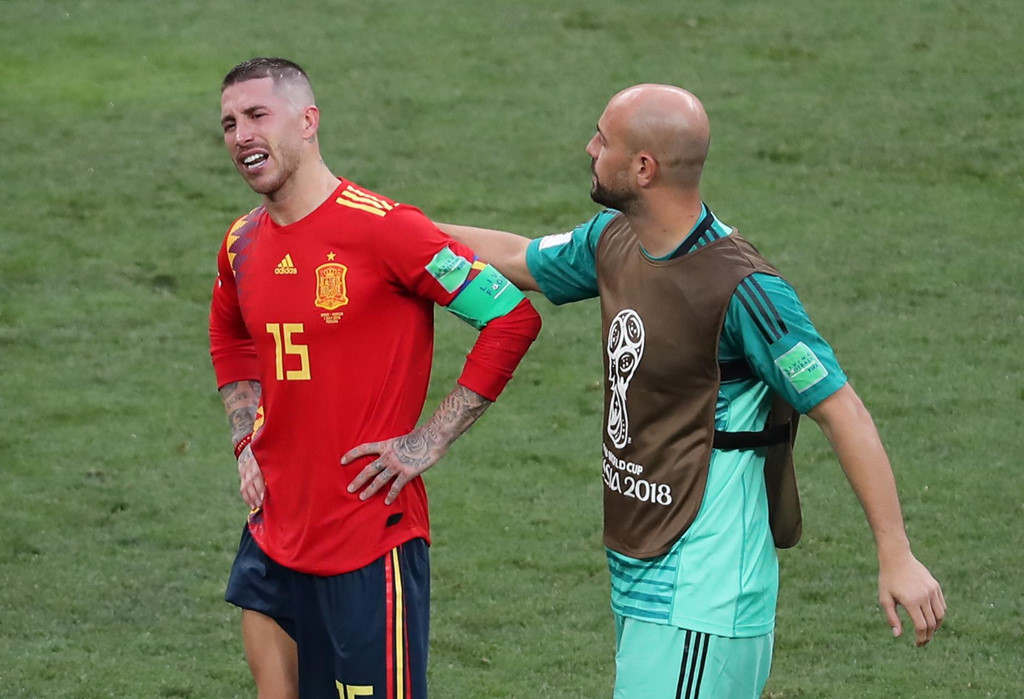 Khoảnh khắc mềm yếu của Ramos thành trò cười trên mạng xã hội