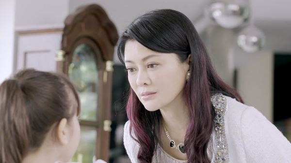 Giữa chợ, mẹ người yêu chỉ tay năm ngón mua hết số vải chín của mẹ mình rồi hành động tiếp theo của bà khiến mình không ngờ tới