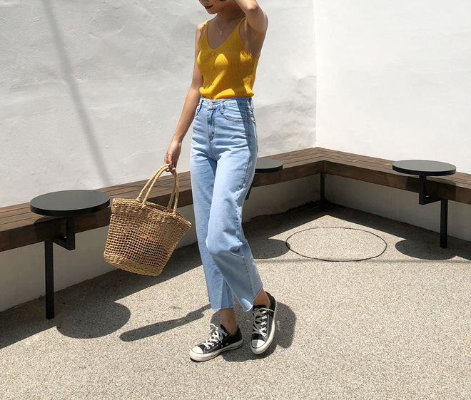 Mê quần jeans say đắm nhưng ngại nắng nóng, các nàng cứ diện jeans dáng suông để vừa mát mẻ lại chuẩn trendy Mê quần jeans say đắm nhưng ngại nắng nóng, các nàng cứ diện jeans dáng suông để vừa mát mẻ lại chuẩn trendy