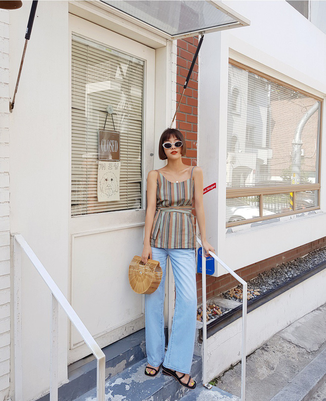 Mê quần jeans say đắm nhưng ngại nắng nóng, các nàng cứ diện jeans dáng suông để vừa mát mẻ lại chuẩn trendy