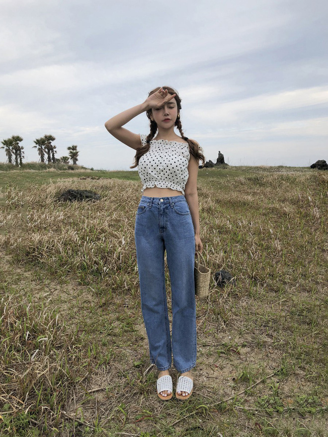 Mê quần jeans say đắm nhưng ngại nắng nóng, các nàng cứ diện jeans dáng suông để vừa mát mẻ lại chuẩn trendy