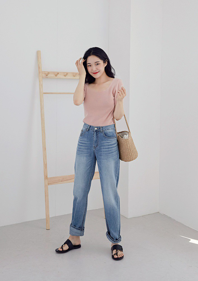Mê quần jeans say đắm nhưng ngại nắng nóng, các nàng cứ diện jeans dáng suông để vừa mát mẻ lại chuẩn trendy Mê quần jeans say đắm nhưng ngại nắng nóng, các nàng cứ diện jeans dáng suông để vừa mát mẻ lại chuẩn trendy