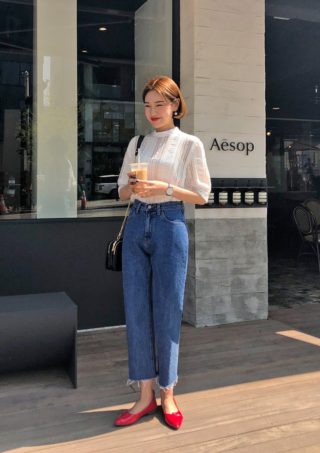 Mê quần jeans say đắm nhưng ngại nắng nóng, các nàng cứ diện jeans dáng suông để vừa mát mẻ lại chuẩn trendy