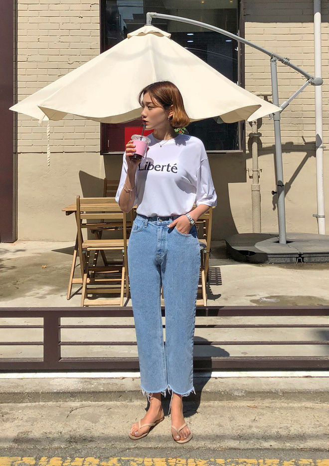 Mê quần jeans say đắm nhưng ngại nắng nóng, các nàng cứ diện jeans dáng suông để vừa mát mẻ lại chuẩn trendy Mê quần jeans say đắm nhưng ngại nắng nóng, các nàng cứ diện jeans dáng suông để vừa mát mẻ lại chuẩn trendy