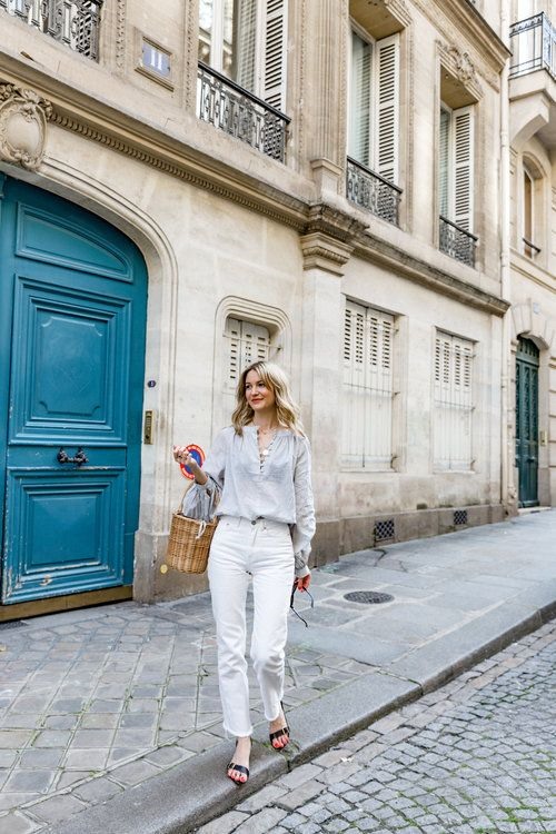 Tại sao chúng ta luôn cần có vài chiếc quần trắng?