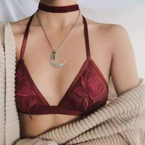 Khám phá nghệ thuật mặc áo lót: Mặc mà như không mặc Khám phá nghệ thuật mặc áo lót: Mặc mà như không mặc