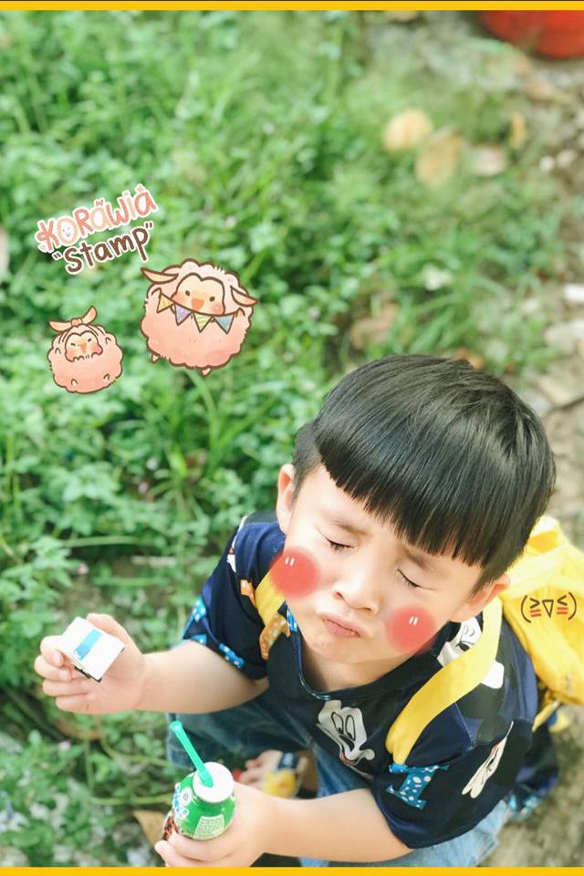 Cậu bé siêu đáng yêu với loạt biểu cảm khó đỡ khiến ai cũng chỉ muốn bắt về nuôi