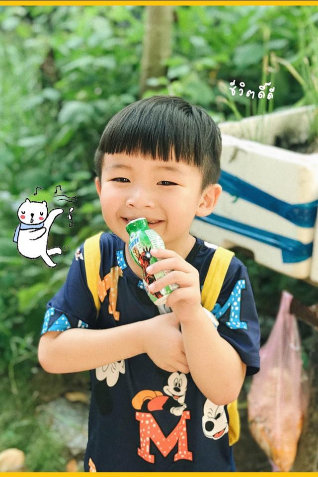 Cậu bé siêu đáng yêu với loạt biểu cảm khó đỡ khiến ai cũng chỉ muốn bắt về nuôi