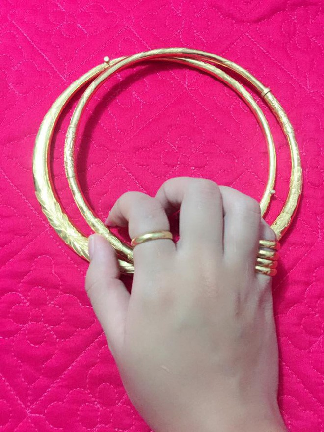 Vừa cưới xong chị chồng đòi giữ hộ vàng vì nhà chị có két sắt, em dâu nhờ tư vấn đáp lại thế nào cho ngầu?