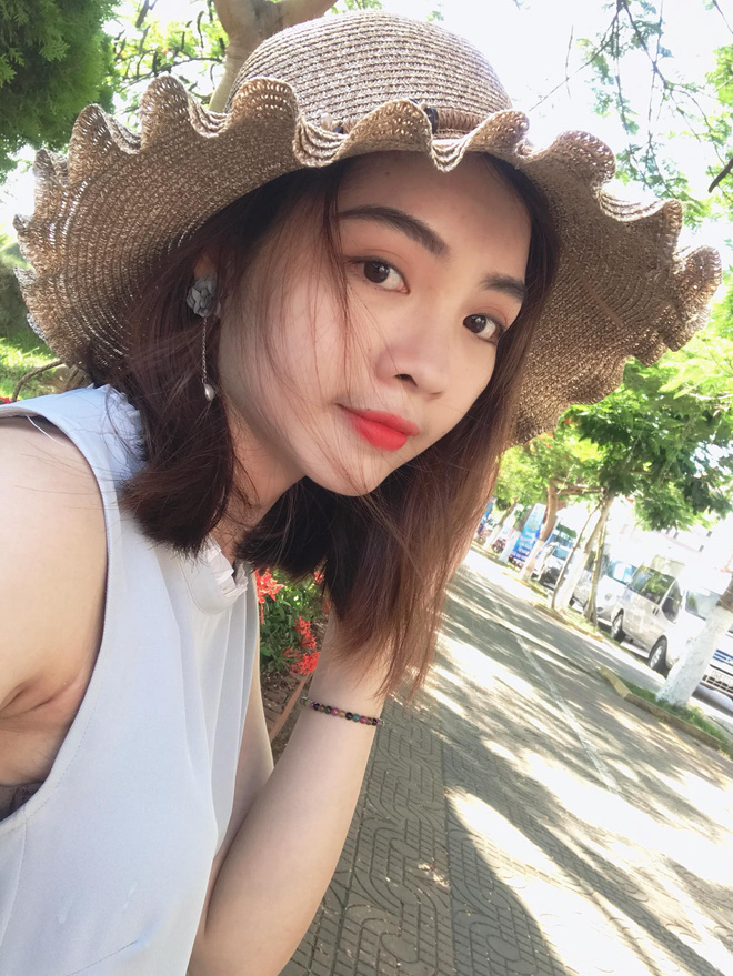 Troll đốt nhà: Đang đi bộ bỗng chạy lại nắm tay người lạ, suýt tí nữa cô gái trở thành tội đồ tình yêu