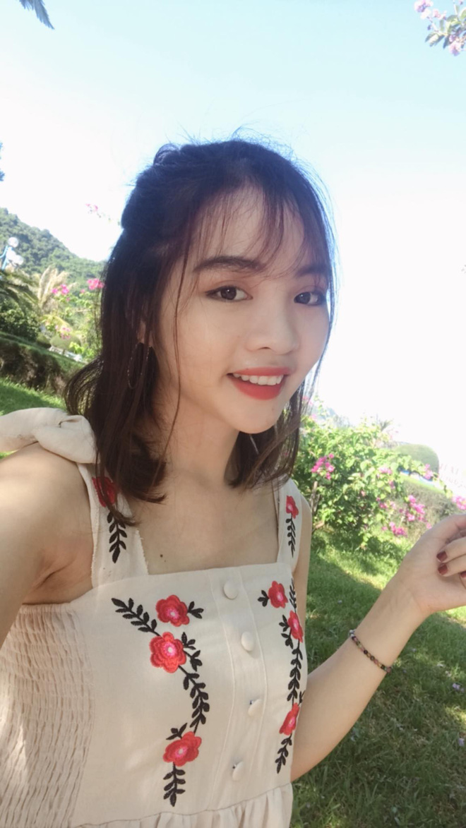 Troll đốt nhà: Đang đi bộ bỗng chạy lại nắm tay người lạ, suýt tí nữa cô gái trở thành tội đồ tình yêu