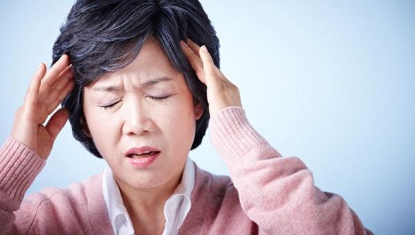 Khăng khăng bắt con trai lấy vợ thạc sĩ, sống chung 2 năm mẹ chồng mới sững người