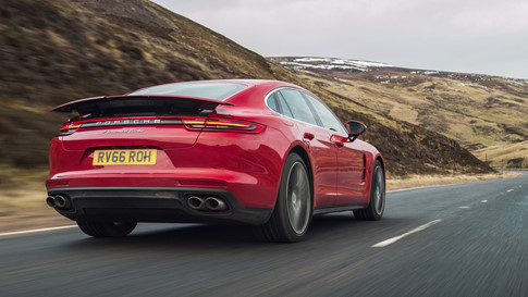 Porsche triệu hồi, tạm dừng bán xe Panamera