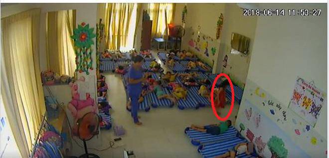 Bất ngờ nguyên nhân bé gái 4 tuổi tử vong sau khi vào toilet trường mầm non 5 phút