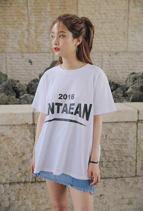 5 cách phối đồ tuyệt đẹp với chân váy jeans khiến các nàng diện hoài không chán