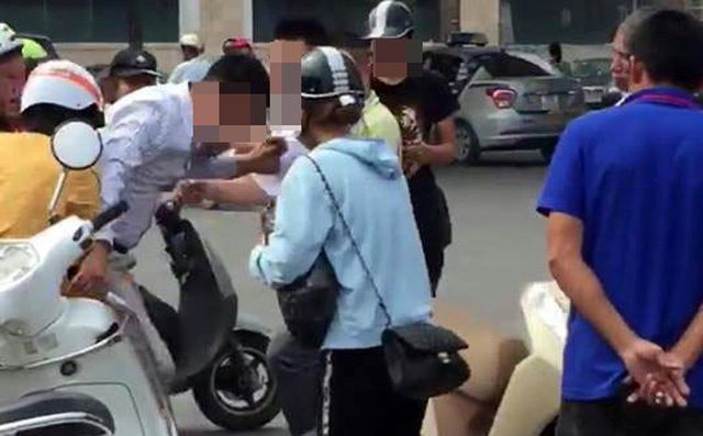 Bé gái 14 tuổi bán hàng online nghi bị người phụ nữ chặn đánh rồi cướp tài sản