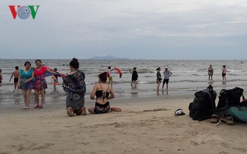 Du khách tắm biển Đà Nẵng bị ngứa ngáy, nổi mẩn đỏ khắp người