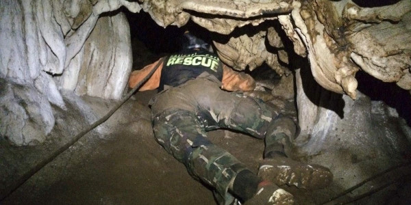 Những hình ảnh đầu tiên của đội bóng Thái mất tích được tìm thấy