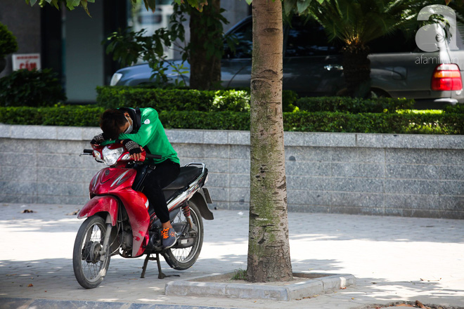 Người lao động Hà Nội chật vật mưu sinh dưới chảo lửa gần 50 độ C