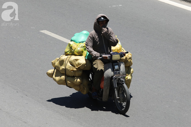 Người lao động Hà Nội chật vật mưu sinh dưới chảo lửa gần 50 độ C