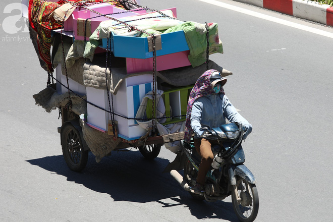 Người lao động Hà Nội chật vật mưu sinh dưới chảo lửa gần 50 độ C