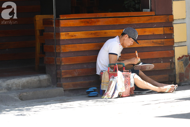 Người lao động Hà Nội chật vật mưu sinh dưới chảo lửa gần 50 độ C