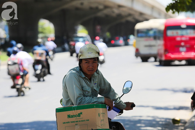 Người lao động Hà Nội chật vật mưu sinh dưới chảo lửa gần 50 độ C