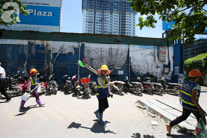 Người lao động Hà Nội chật vật mưu sinh dưới chảo lửa gần 50 độ C