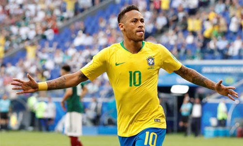 Neymar chỉ còn kém năm bàn cho Brazil so với Ronaldo